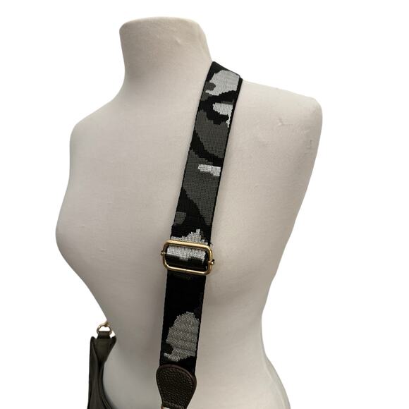 NWT Vegan Pebbled Faux Leather Bag with Adjustable Crossbody Guitar Strap - Picture 7 of 9